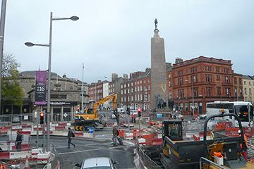 写真:道路工事をしているダブリンの大通り