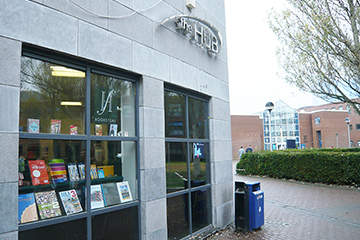 写真:ダブリンシティ大学内の書店